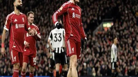 国足调整阵容，高准翼担纲中卫，伊万不再独守后腰，四将离队，双星争锋一选定夺